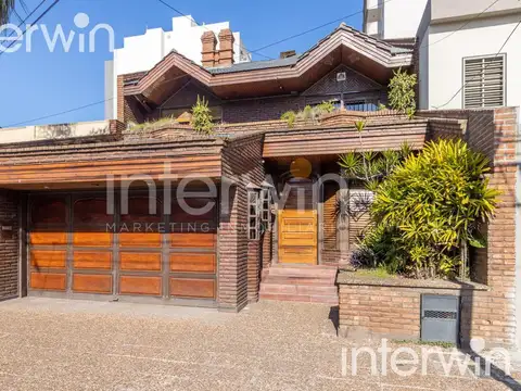 Venta casa distribuida en 4 plantas - Caseros