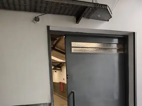 MUY BUEN Depósito - SIN columnas - Amplia superficie - Excelente estado  