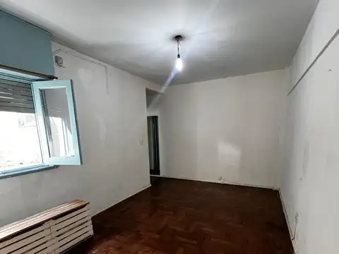 BARBARO FARIAS ALQUILA DEPARTAMENTO 2 AMB. EN 1° PISO POR ESCALERA.