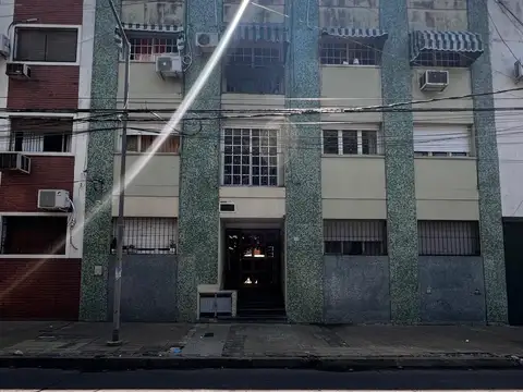BARBARO FARIAS ALQUILA DEPARTAMENTO 2 AMB. EN 1° PISO POR ESCALERA.