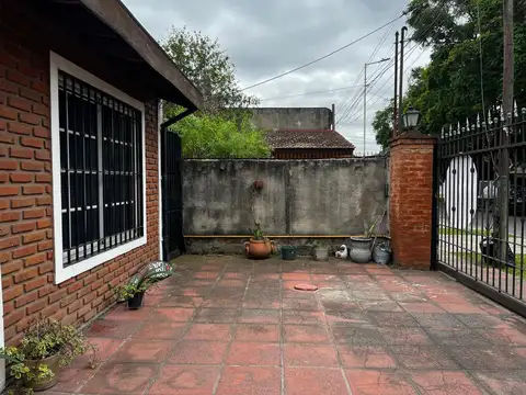 Casa 4 ambientes con 1 baño
