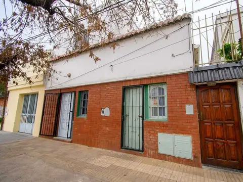 Casa al frente 2 Dorm - Barrio Roma