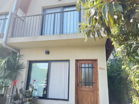 Venta duplex con 2 habitaciones y jardín en Roque Pérez