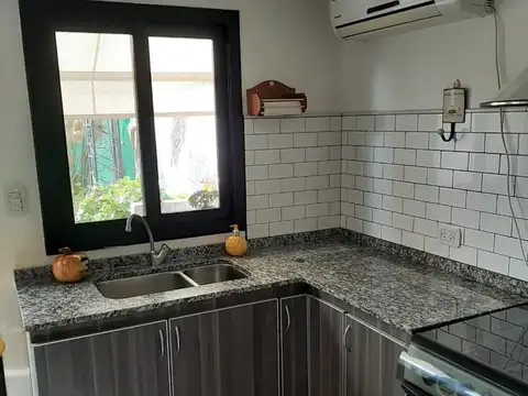 Venta duplex con 2 habitaciones y jardín en Roque Pérez