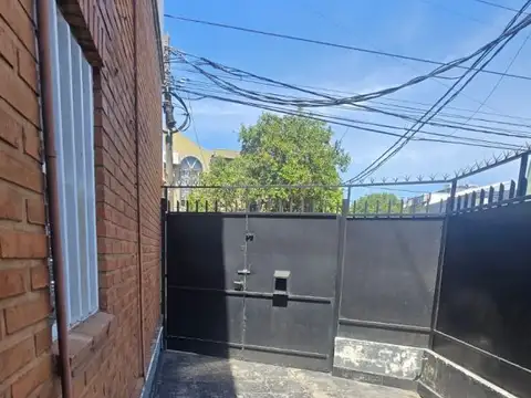 Depto Tipo Casa 3 ambientes con 2 baños