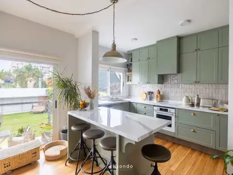 Casa 5 ambientes con 3 baños