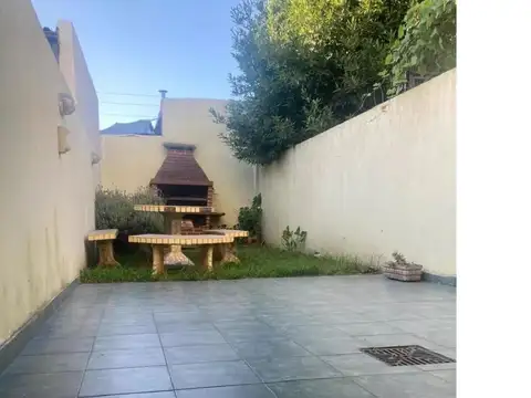 Depto Tipo Casa 4 ambientes con 2 baños