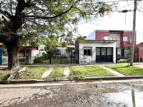 Venta Casa 3 ambientes en  Ituzaingó Norte sobre lote de 539 m² ideal desarrollo