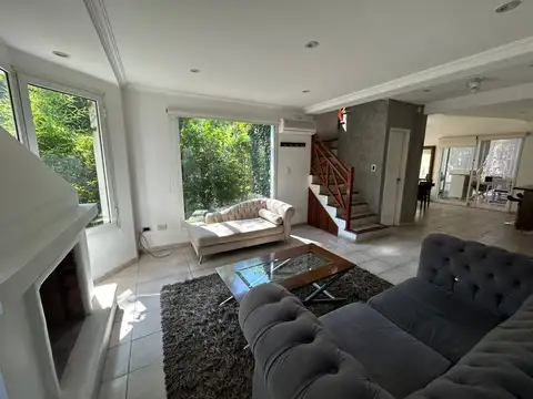 VENTA CASA 4 AMB B CERRADO PARQUE LELOIR APTO CRED