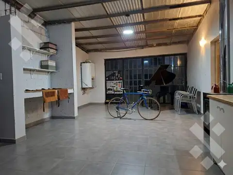 VENTA - CASA 3 DORMITORIOS - B° LA HERMINIA - CIPOLLETTI