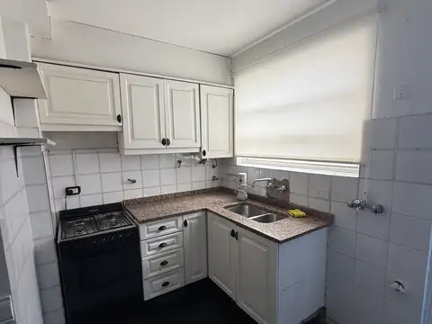 EXCELENTE 4 AMBIENTES CON BALCON AL FRENTE, VISTA ABIERTA, LUMINOSO- GRAN CALIDAD DE CONSTRUCCION!