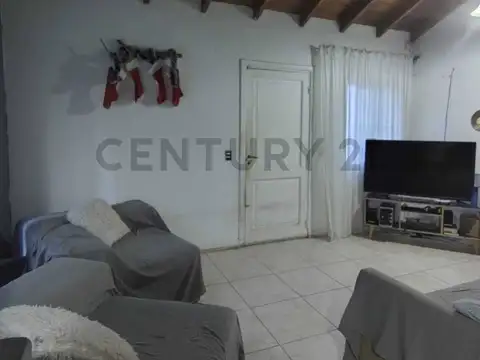 Venta de casa 3 ambientes, con parque en Villa Alpina, Pilar