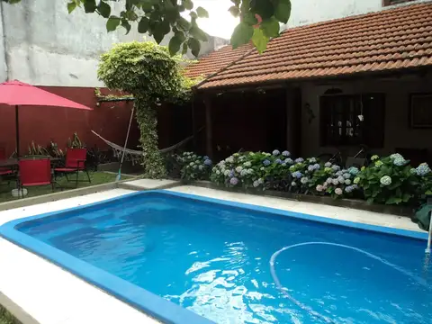 Casa con pileta + 3 departamentos en venta paraná