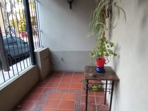 VENTA CASA 5 AMB LINIERS REFACCIONADA
