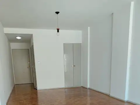 Apto PROFESIONAL o COMERCIAL *Cocina kitchinet *Baño completo privado *Calefacción *Seguridad