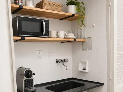 Oficina *Cocina kitchinet *Baño completo privado con ducha *Calefacción *Seguridad