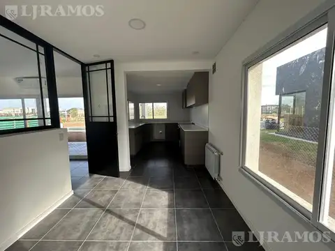 Casa 4 ambientes con 2 baños