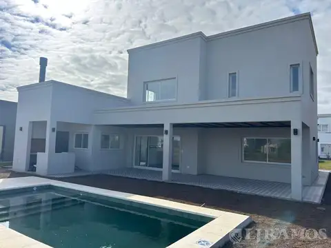 Casa en venta Barrio Riberas Puertos Escobar