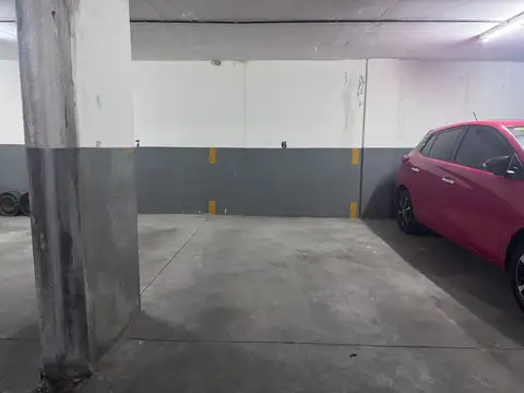 ESPACIO GUARDACOCHE EN SUBSUELO EN EDIFICIO. 