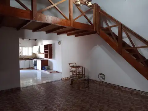 Casa 4 ambientes con 2 baños