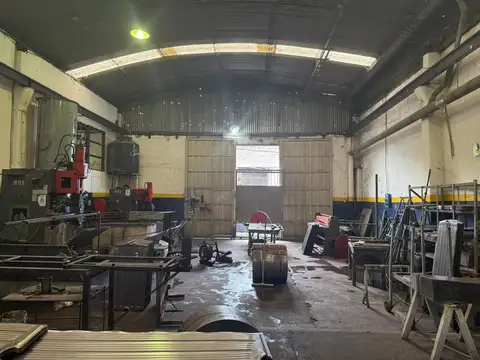 Galpon en Venta 80  mts Fondo