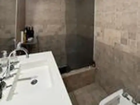 Casa 6 ambientes con 2 baños