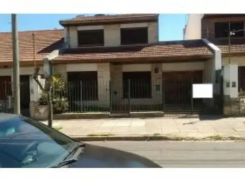 Olivos, en venta Oportunidad ,,4 Amb, Garage, Patio, Jardin,