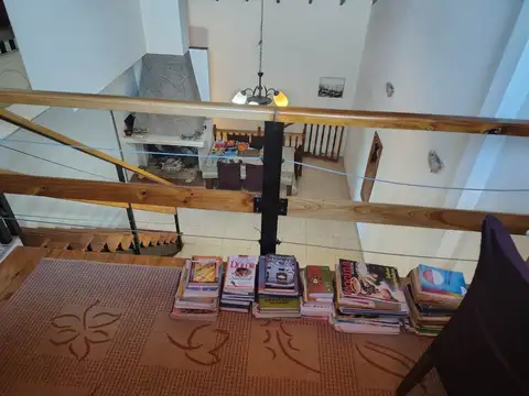 Casa 6 ambientes con 2 baños