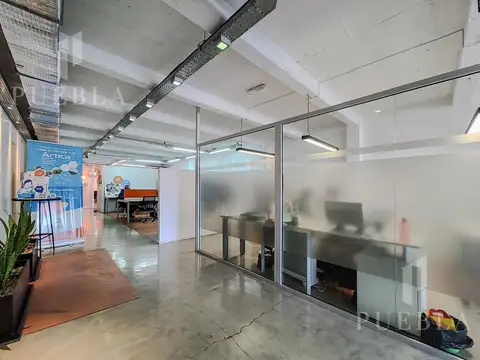 Alquiler Oficina 190m2 en Parque Patricios con balcón terraza y cochera