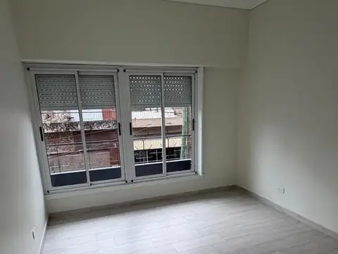 Departamento en Alquiler en Isidro Casanova, $ 550.000
