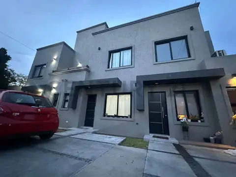 VENTA PH 3 AMBIENTES CON COCHERA, PATIO Y TERRAZA EN ITUZAINGÓ