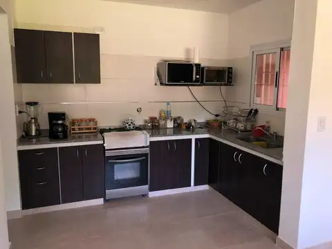 Casa 3 ambientes con 2 baños