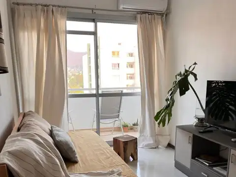 Venta de departamento de dos dormitorios con balcon ycochera