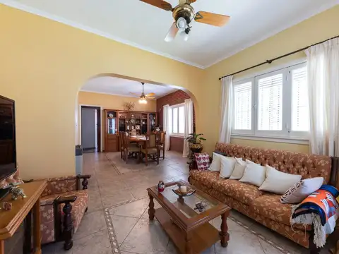 Casa 5 ambientes con 1 baño