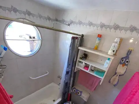 Casa 5 ambientes con 2 baños