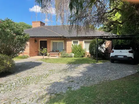 CASA A LA VENTA DE 4 AMBIENTES EN CLUB DE CAMPOS ALTOS DE MANZANARES