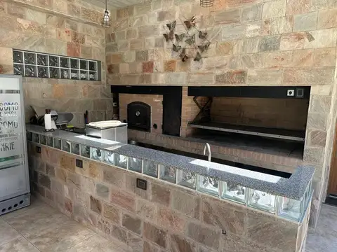 Casa en Venta con 3 cocheras