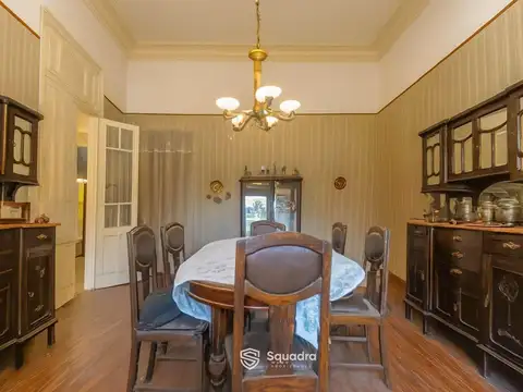 VENTA | PERMUTA - Casa de 3 dormitorios al frente, a reciclar con cochera - Abasto, Rosario.