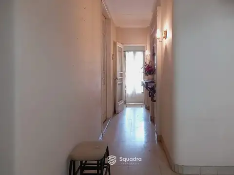 Casa 7 ambientes con 2 baños