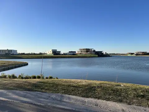 Lote en venta al lago central  en el Barrio Puentes, Nordelta