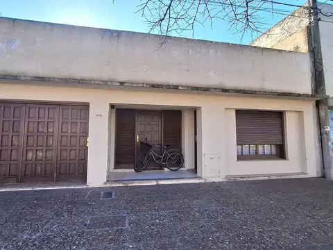 CASA EN VENTA EN PEHUAJO CON PILETA