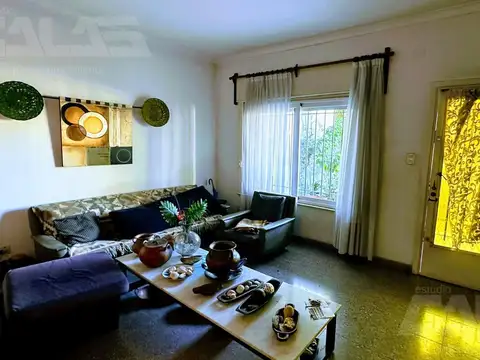 Casa 5 ambientes con 2 baños