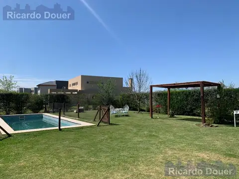 Casa 4 ambientes con 4 baños