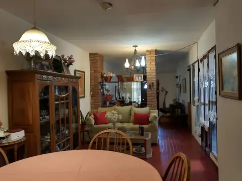 Depto Tipo Casa 5 ambientes con 2 baños