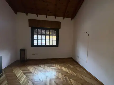 Depto Tipo Casa en Alquiler con 1 cocheras