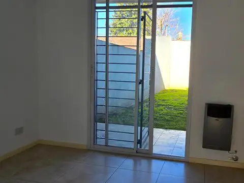 Depto Tipo Casa 2 ambientes con 1 baño