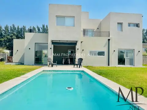 Casa en alquiler en Canning Barrio Santa Inés 4 Ambientes