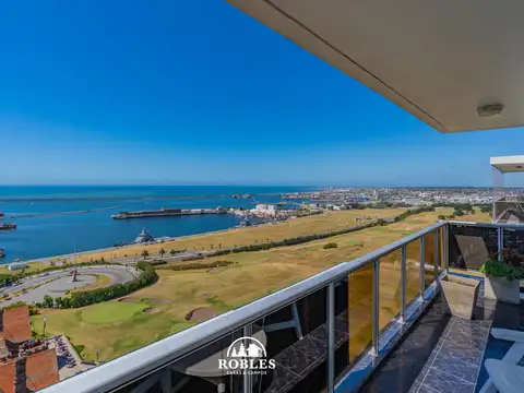 Excelente triplex frente al mar y al golf de Playa Grande