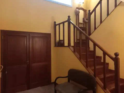 Casa 8 ambientes con 4 baños