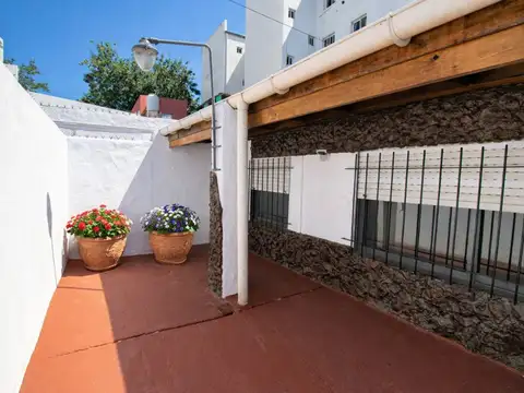 ALQUILER DE CASA 2 DORMITORIOS EN LA PLATA